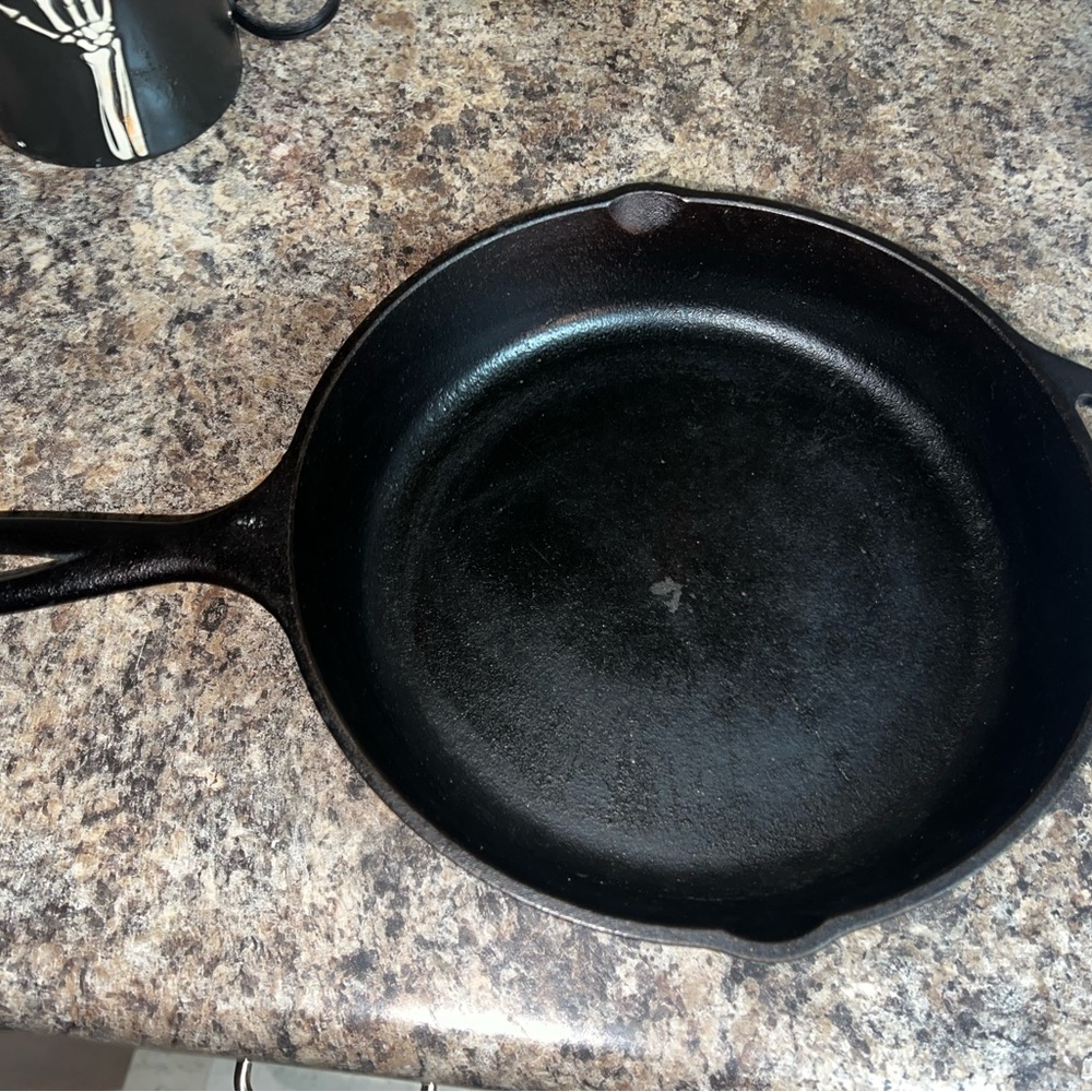 Cast Iron Skillet - Black